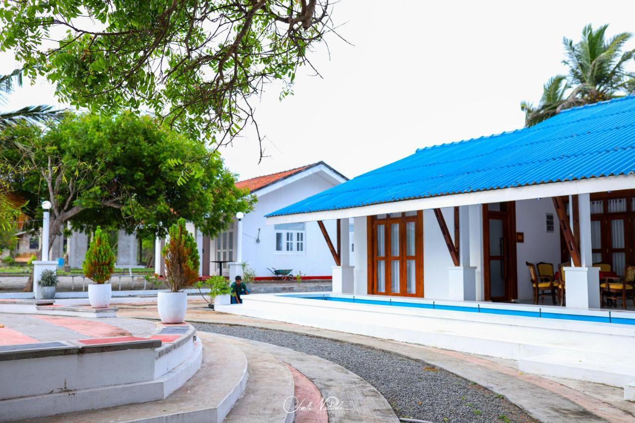 Ceylonta Beach Resort And Spa 함반토타 외부 사진