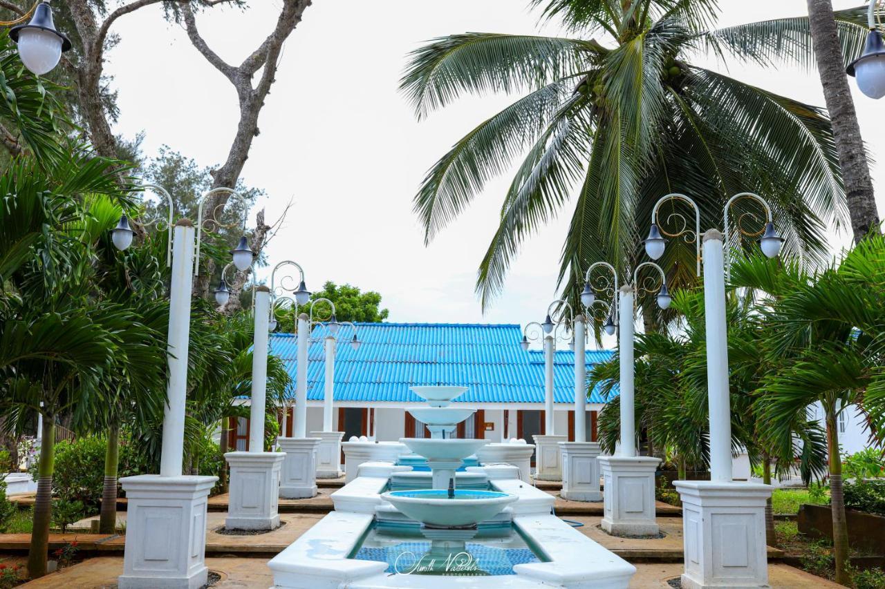 Ceylonta Beach Resort And Spa 함반토타 외부 사진