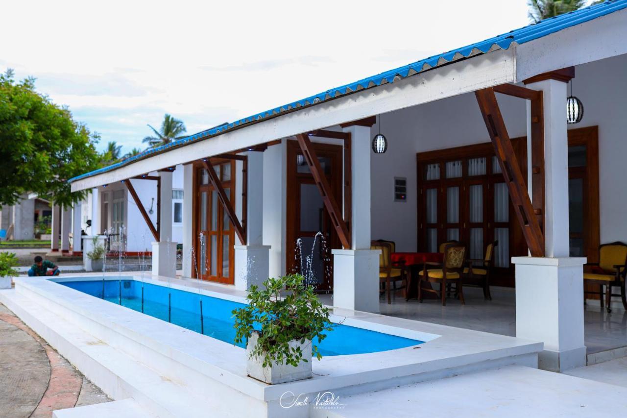 Ceylonta Beach Resort And Spa 함반토타 외부 사진