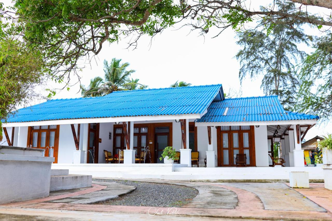 Ceylonta Beach Resort And Spa 함반토타 외부 사진