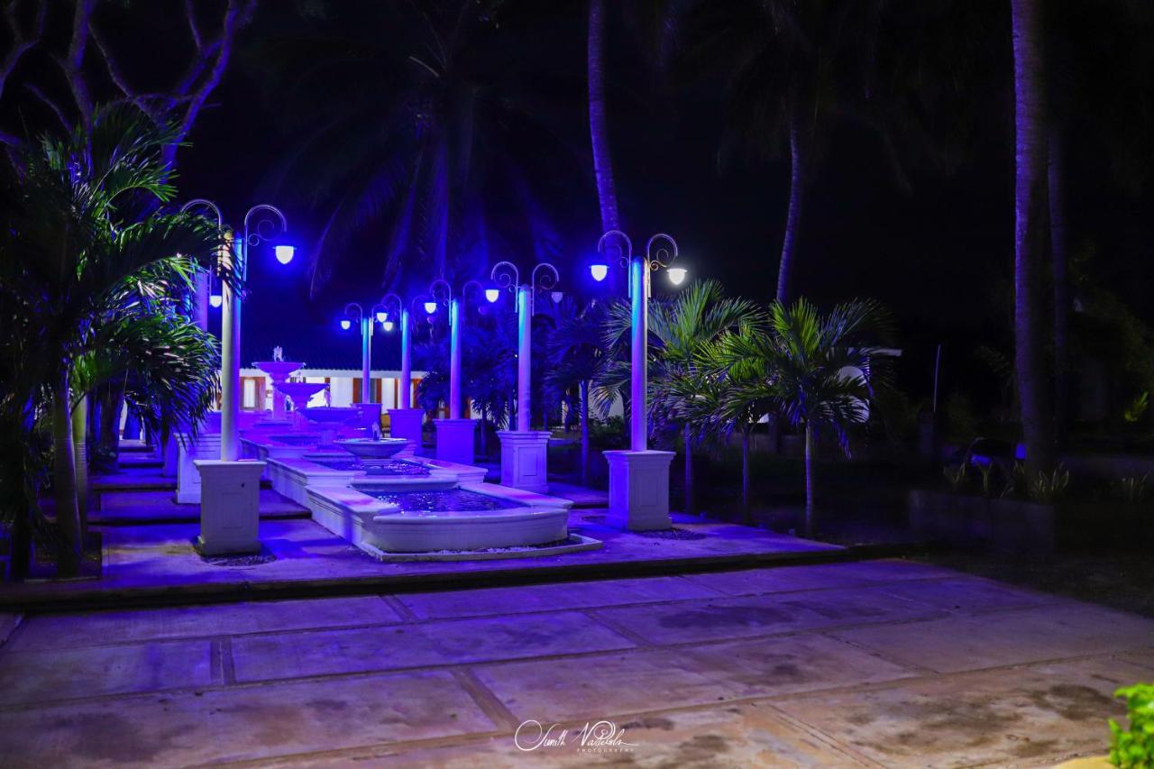 Ceylonta Beach Resort And Spa 함반토타 외부 사진