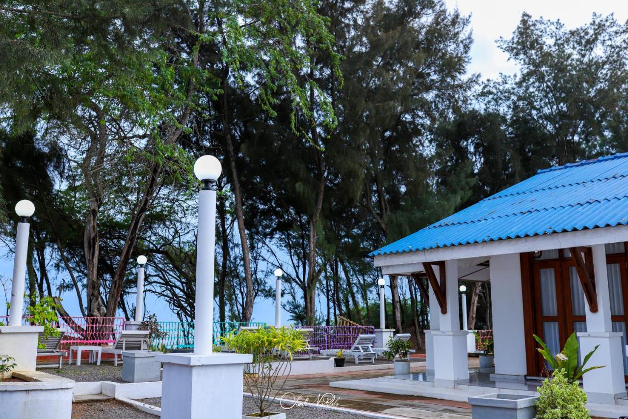 Ceylonta Beach Resort And Spa 함반토타 외부 사진