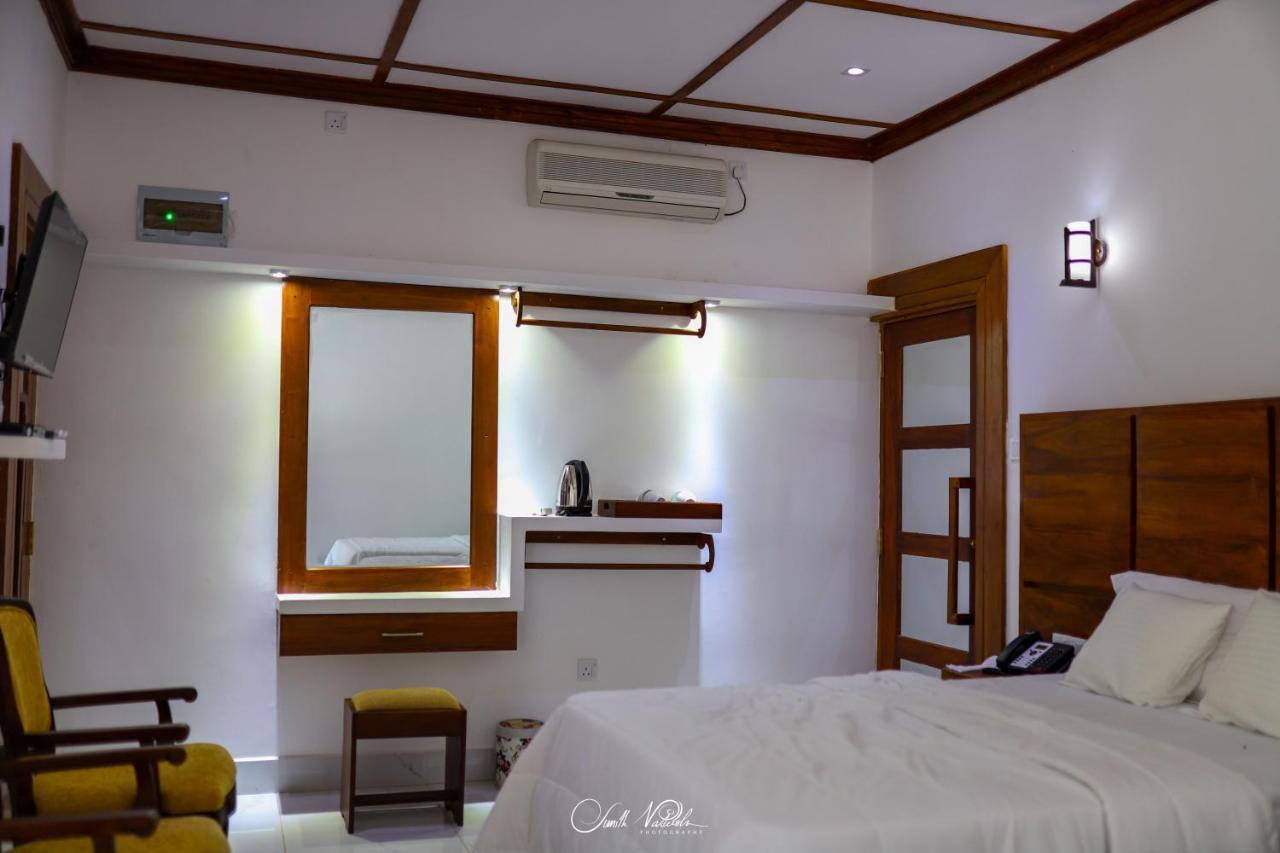 Ceylonta Beach Resort And Spa 함반토타 외부 사진