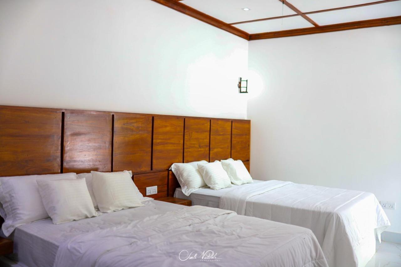 Ceylonta Beach Resort And Spa 함반토타 외부 사진