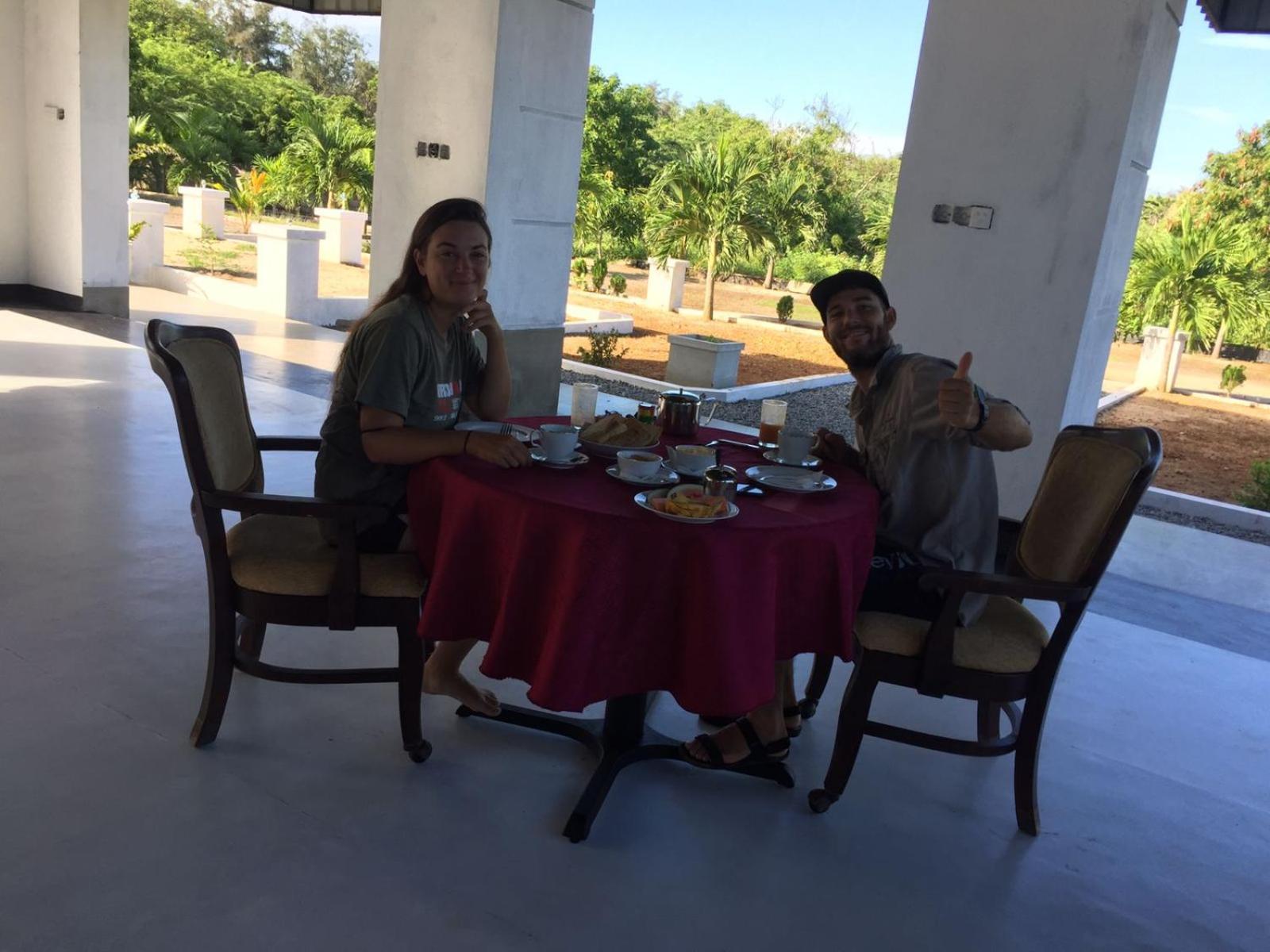 Ceylonta Beach Resort And Spa 함반토타 외부 사진