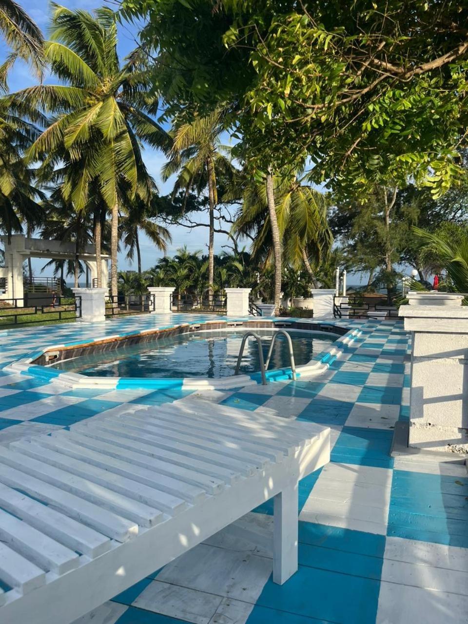 Ceylonta Beach Resort And Spa 함반토타 외부 사진
