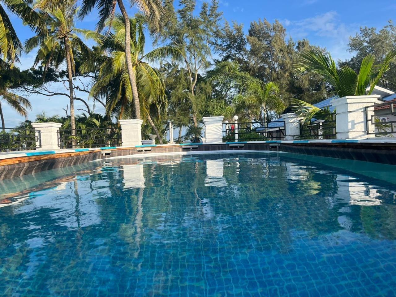Ceylonta Beach Resort And Spa 함반토타 외부 사진