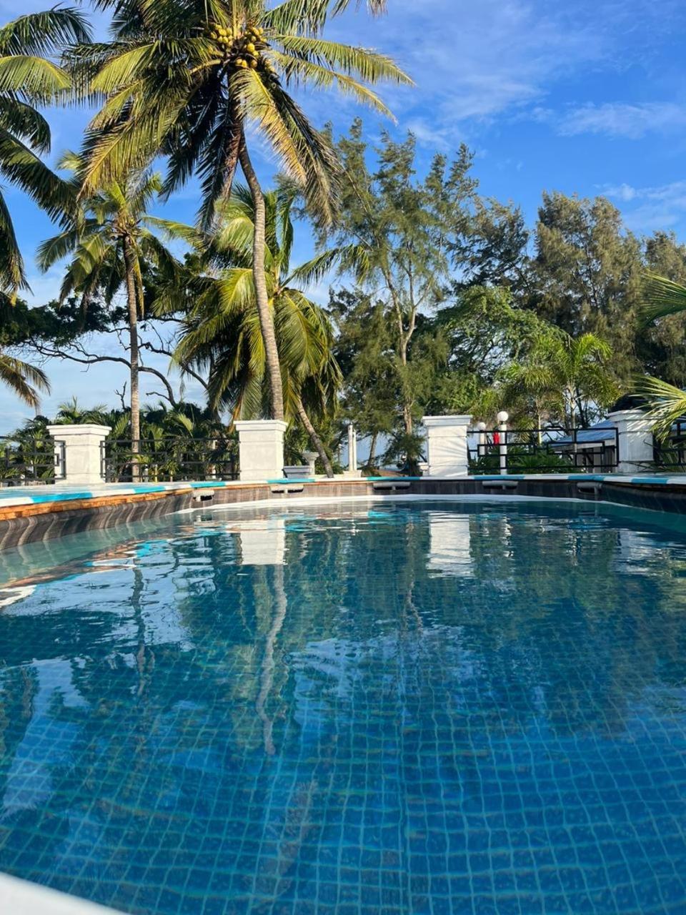 Ceylonta Beach Resort And Spa 함반토타 외부 사진