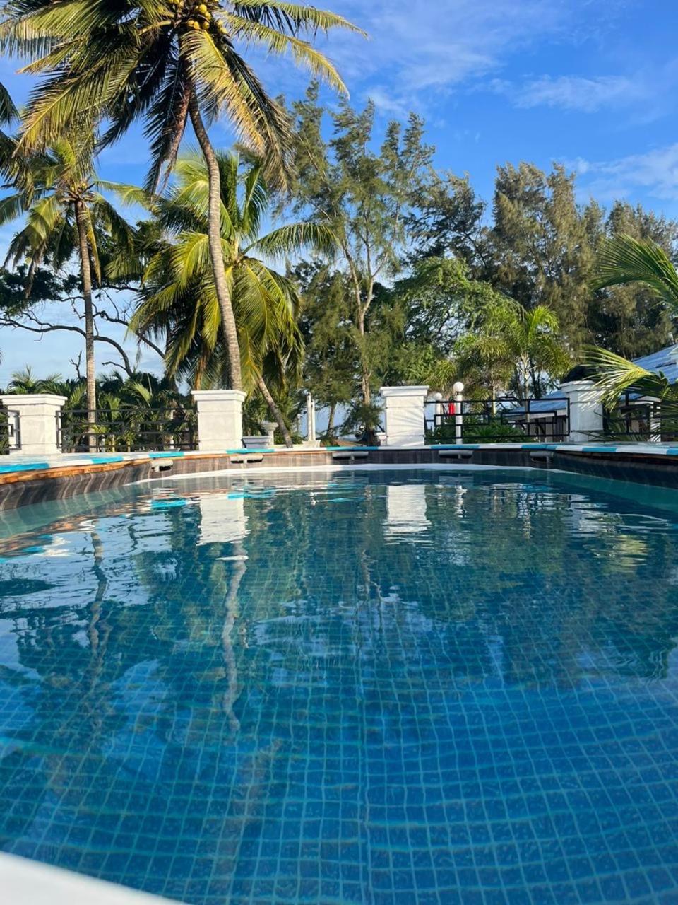 Ceylonta Beach Resort And Spa 함반토타 외부 사진