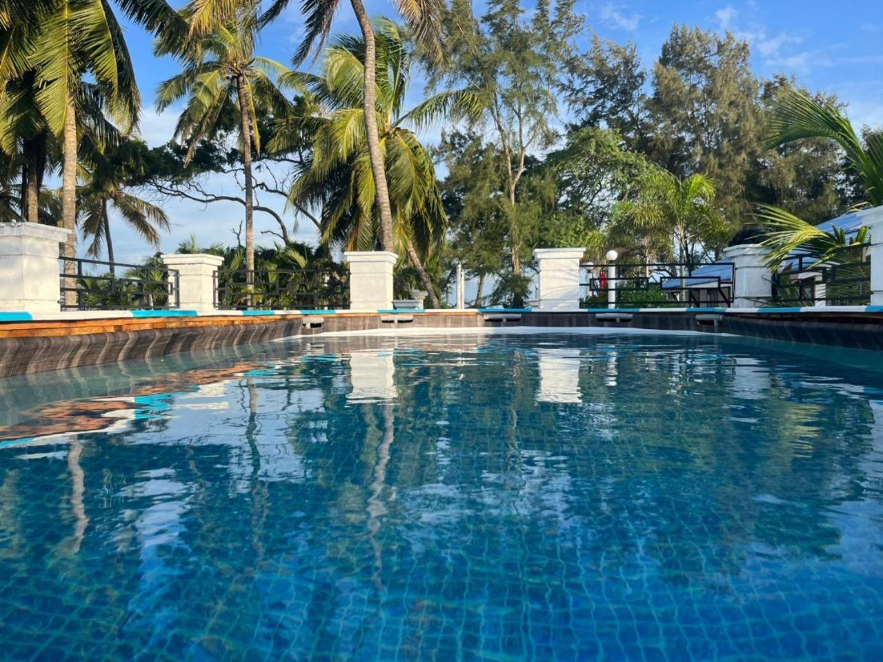 Ceylonta Beach Resort And Spa 함반토타 외부 사진