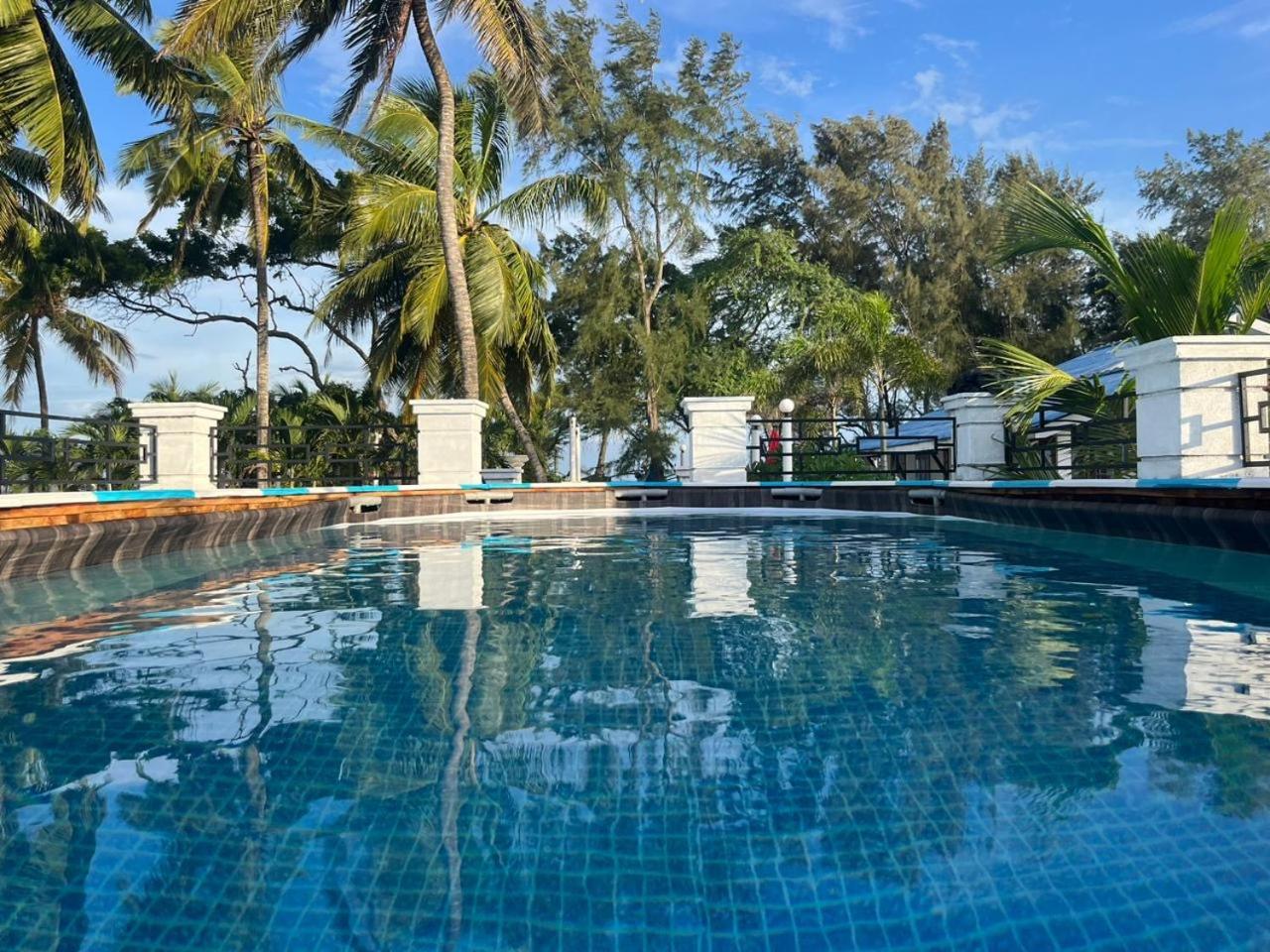 Ceylonta Beach Resort And Spa 함반토타 외부 사진