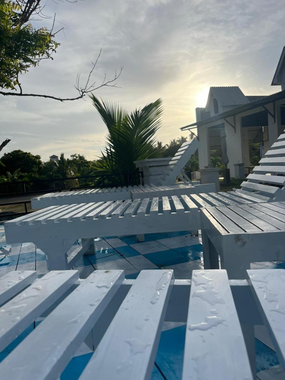 Ceylonta Beach Resort And Spa 함반토타 외부 사진
