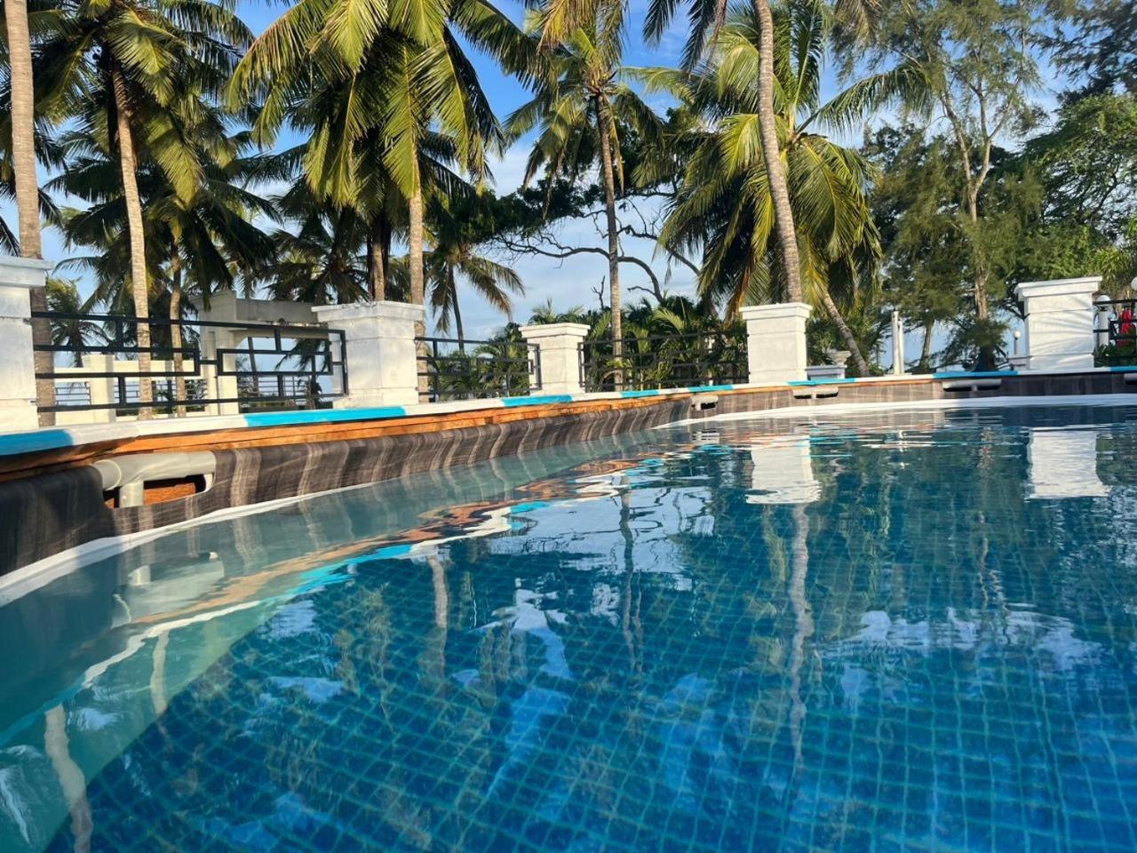 Ceylonta Beach Resort And Spa 함반토타 외부 사진